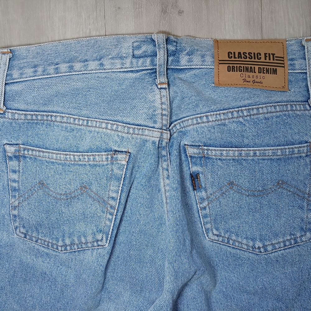 Classic Fit Light Blue Jeans